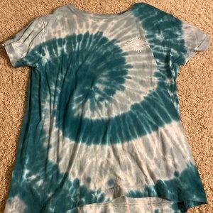 blue-green tie dye roxy shirt